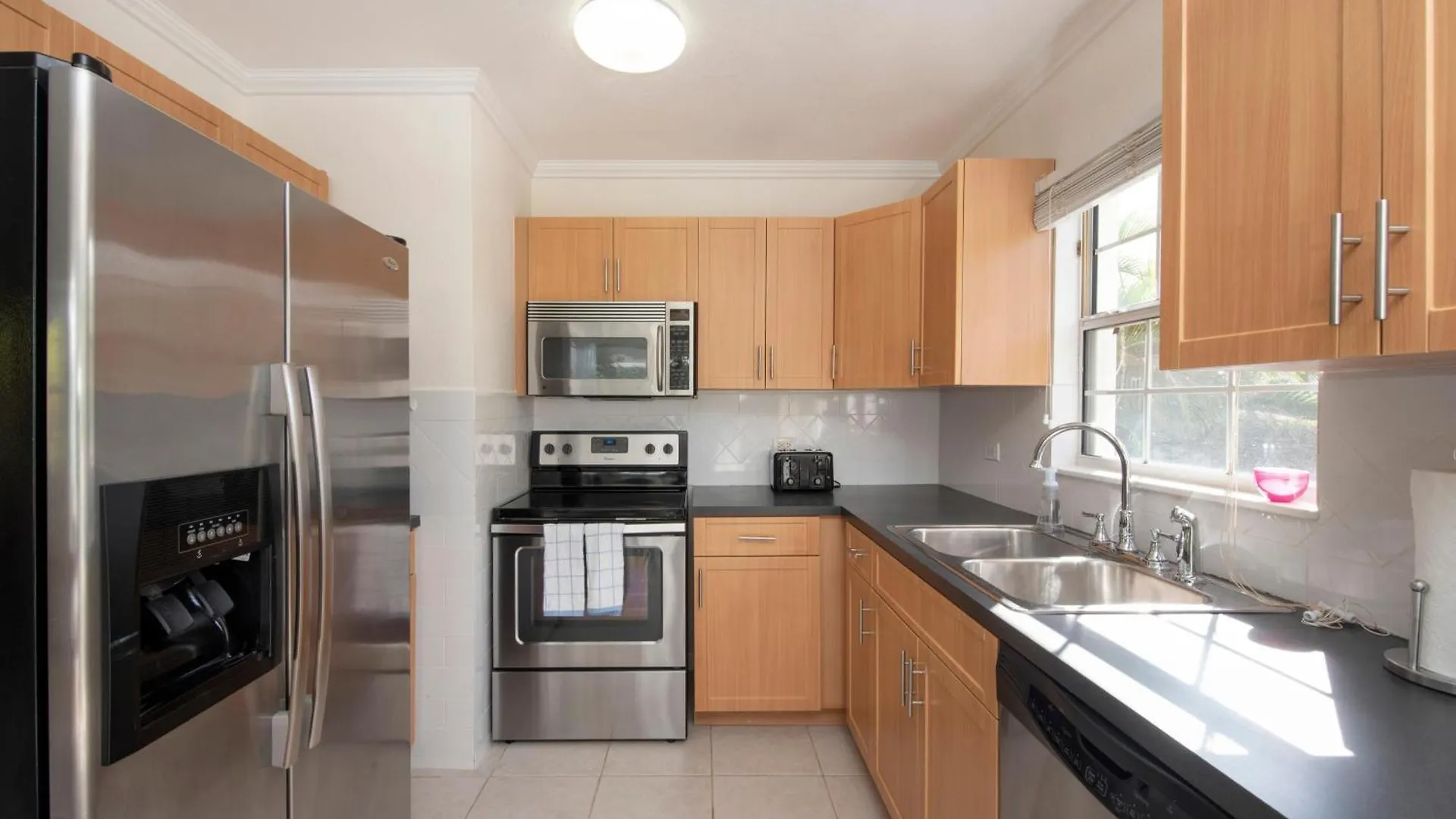 Snug Harbour View Condo #6 George Town Caymanöarna