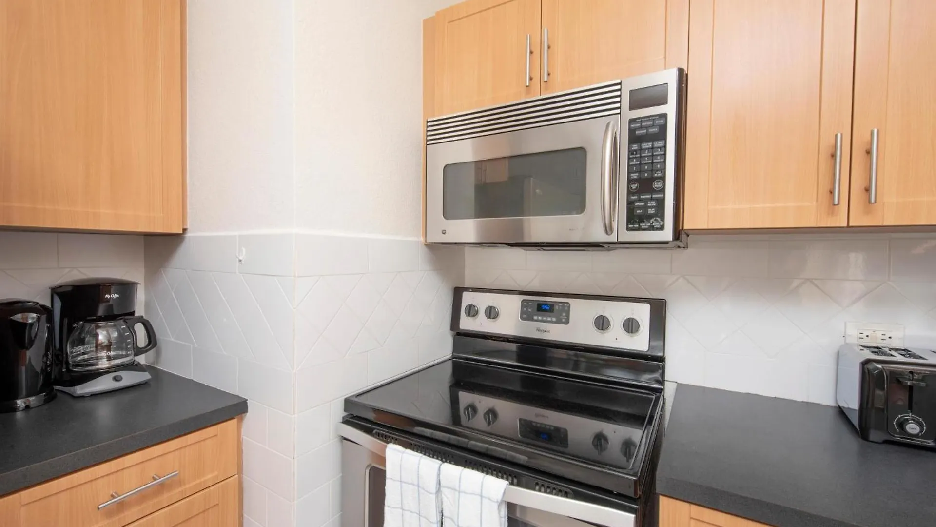 Semesterbostad Snug Harbour View Condo #6 George Town