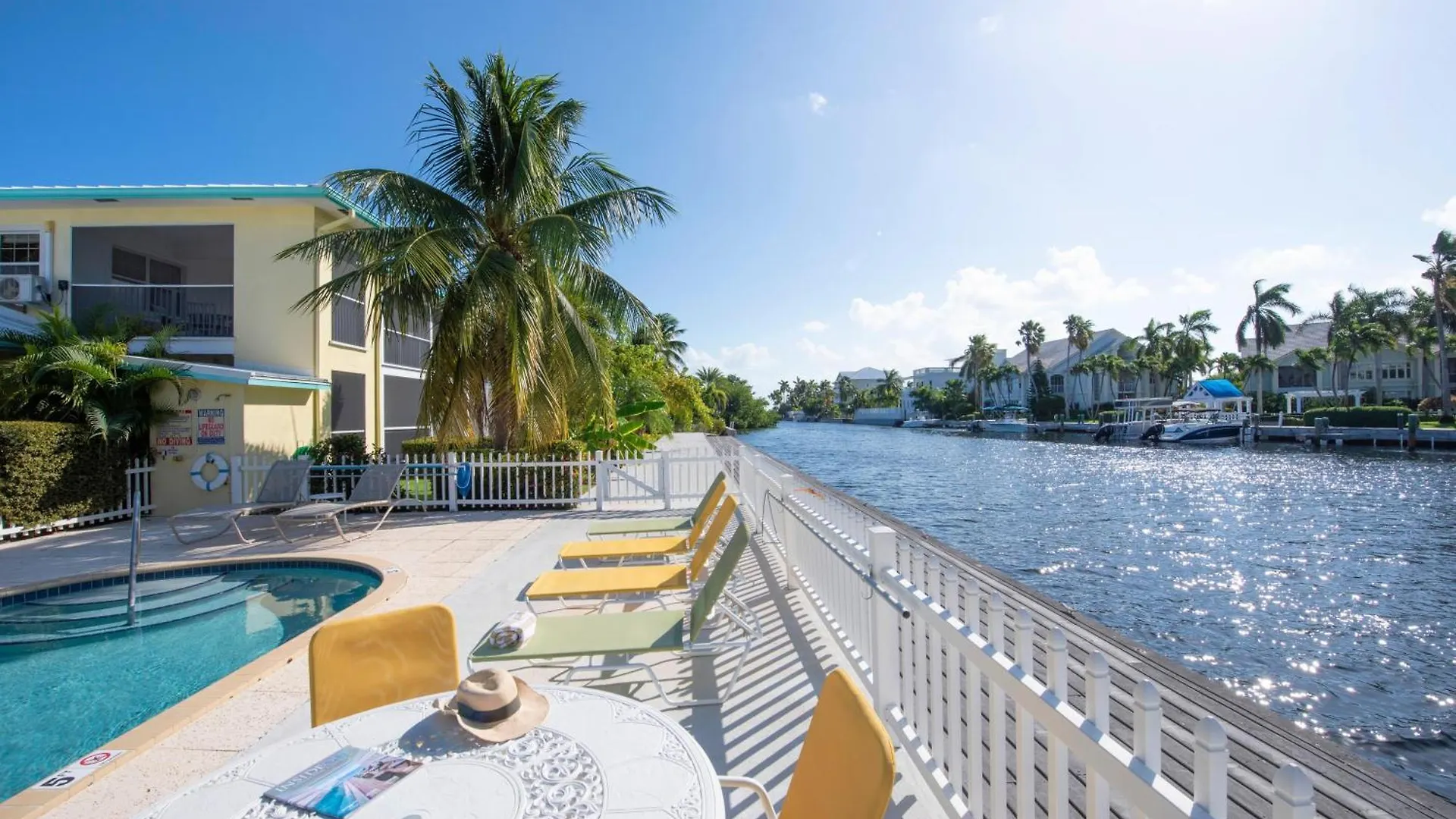 Snug Harbour View Condo #6 George Town Semesterbostad