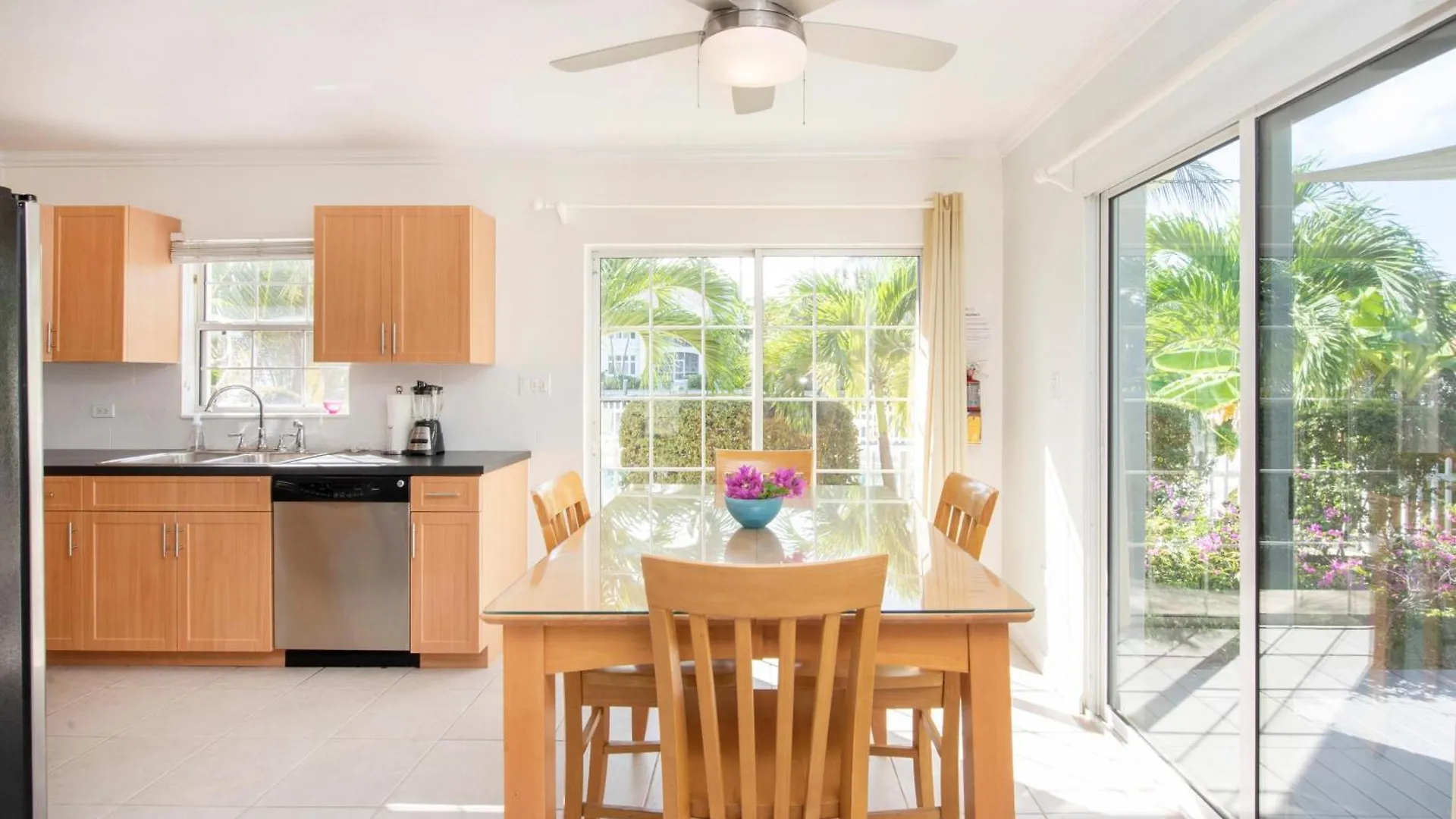 Snug Harbour View Condo #6 George Town Caymanöarna