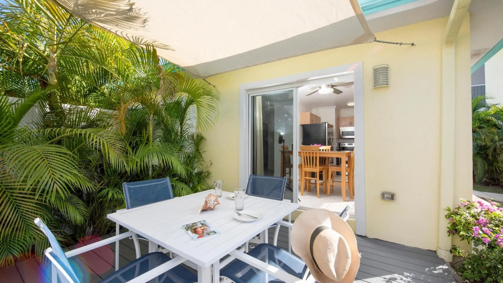 Snug Harbour View Condo #6 George Town Semesterbostad